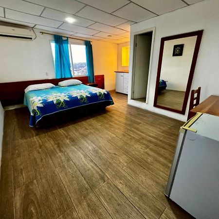 Hostal Muyuyo Puerto Ayora  Eksteriør billede