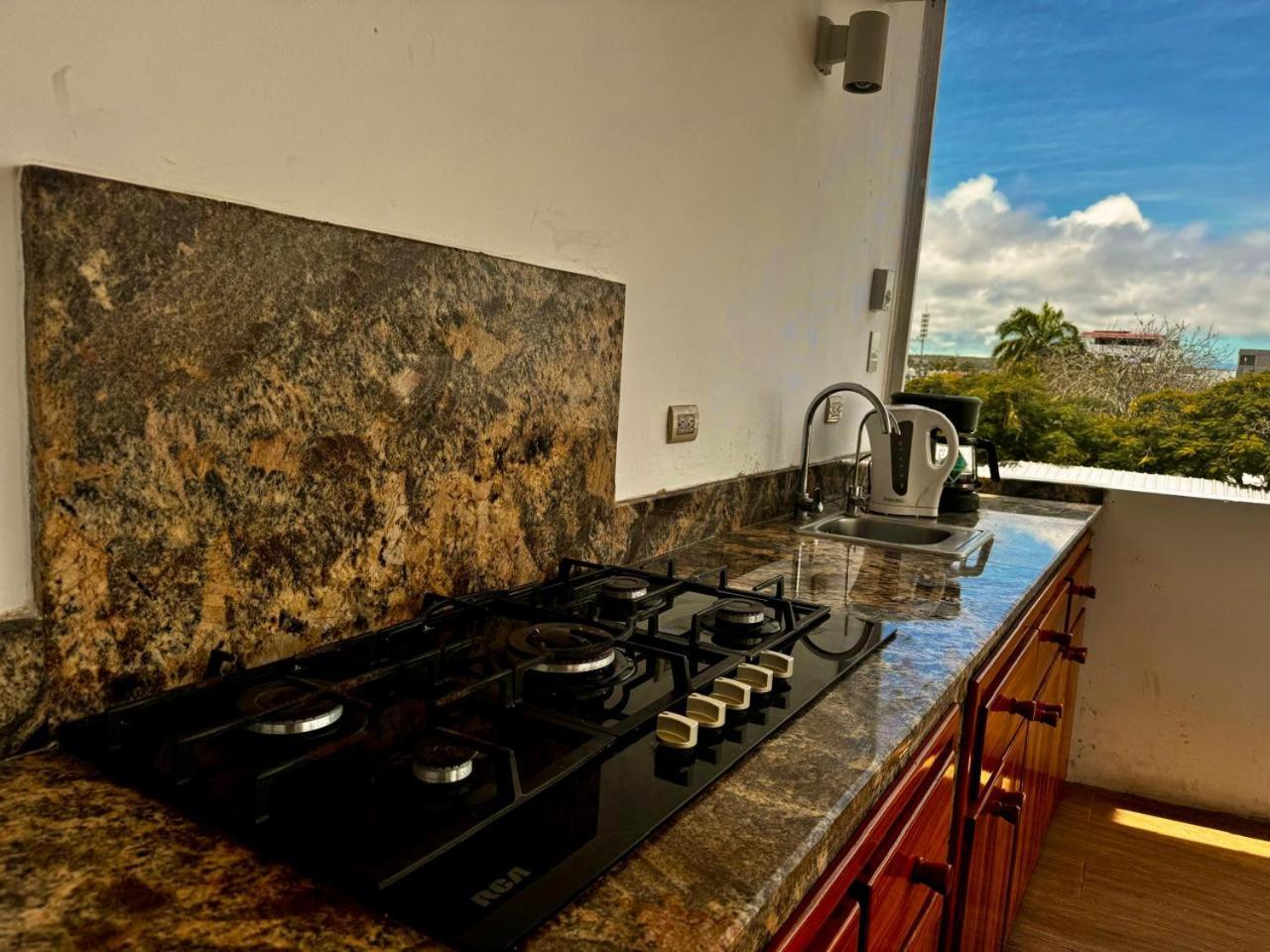 Hostal Muyuyo Puerto Ayora  Eksteriør billede