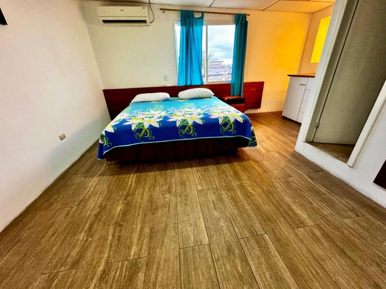 Hostal Muyuyo Puerto Ayora  Eksteriør billede