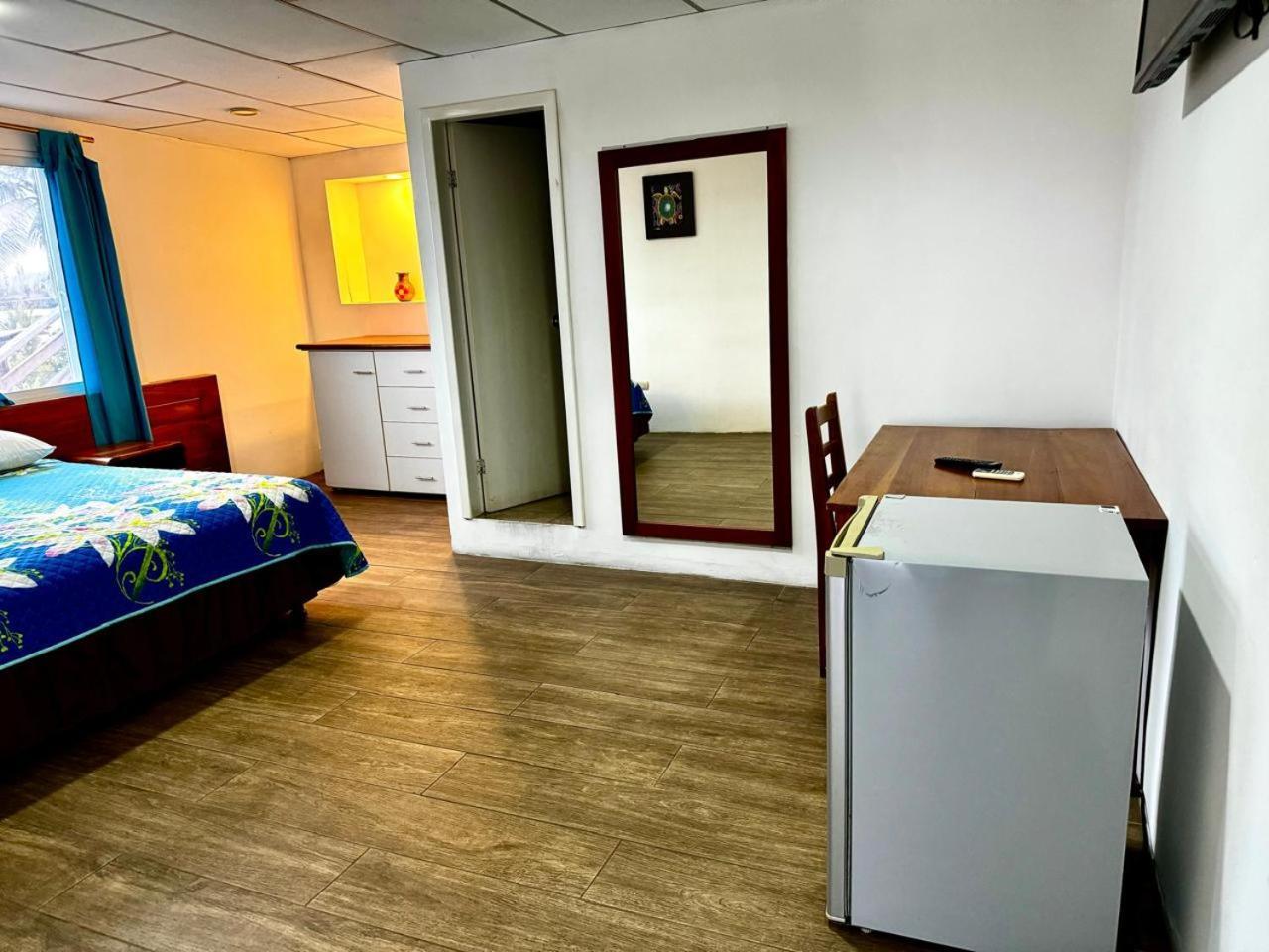 Hostal Muyuyo Puerto Ayora  Eksteriør billede