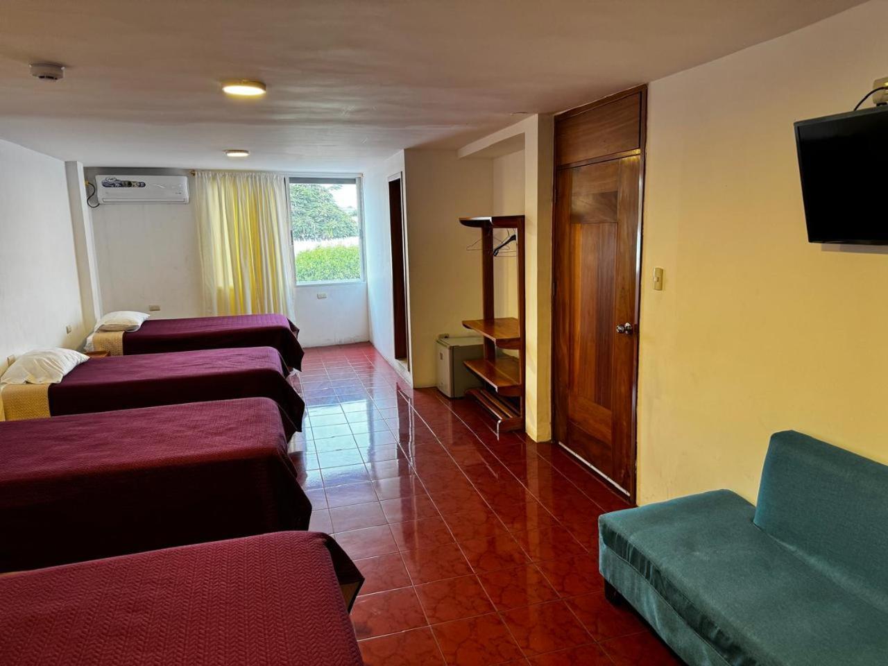 Hostal Muyuyo Puerto Ayora  Eksteriør billede