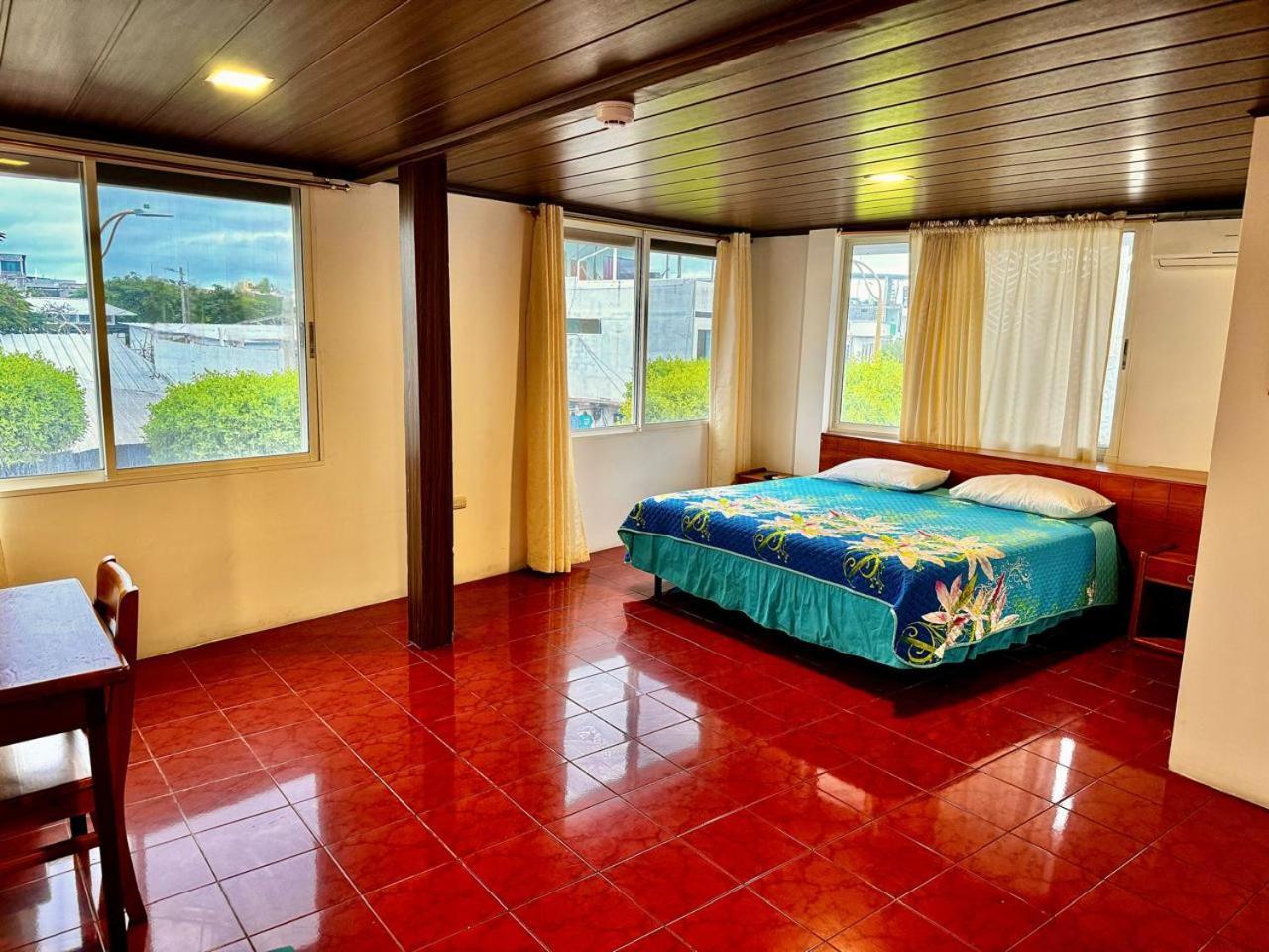 Hostal Muyuyo Puerto Ayora  Eksteriør billede