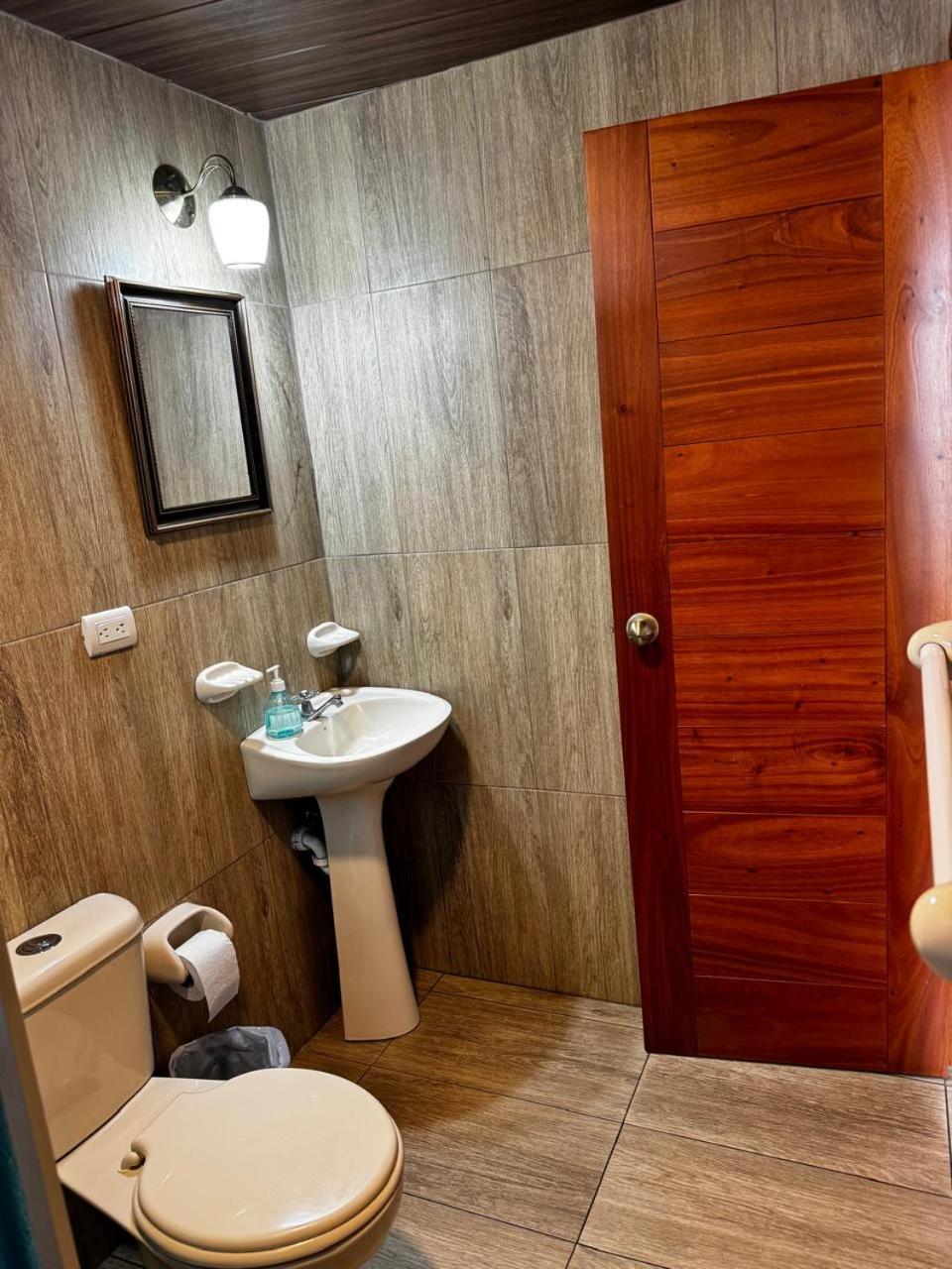 Hostal Muyuyo Puerto Ayora  Eksteriør billede