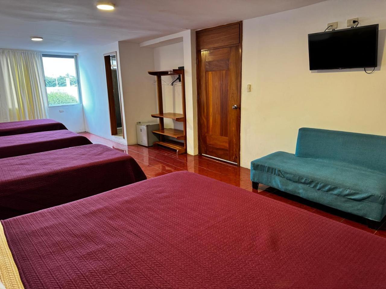 Hostal Muyuyo Puerto Ayora  Eksteriør billede