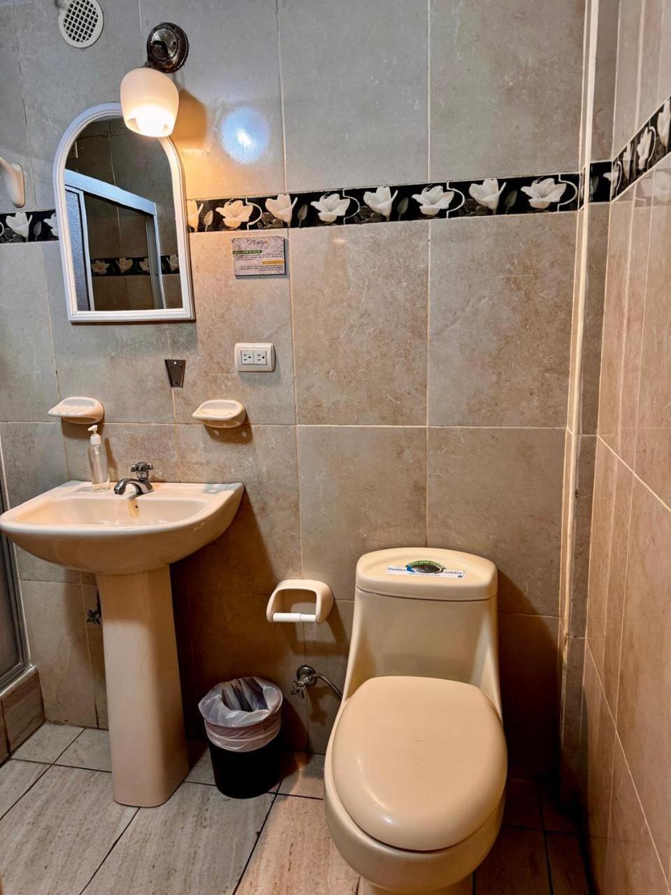 Hostal Muyuyo Puerto Ayora  Eksteriør billede