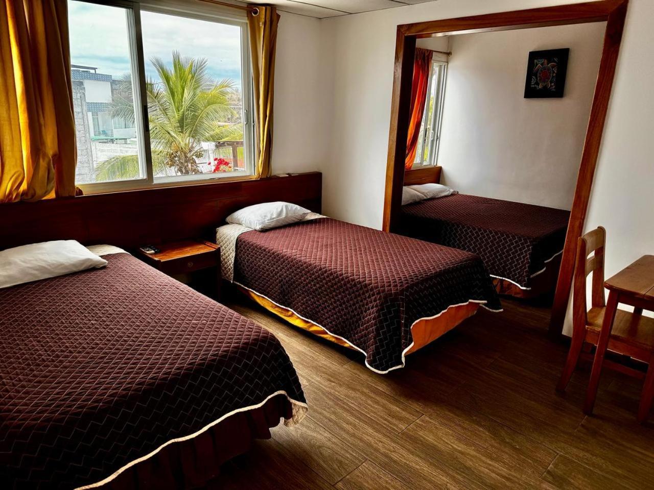 Hostal Muyuyo Puerto Ayora  Eksteriør billede