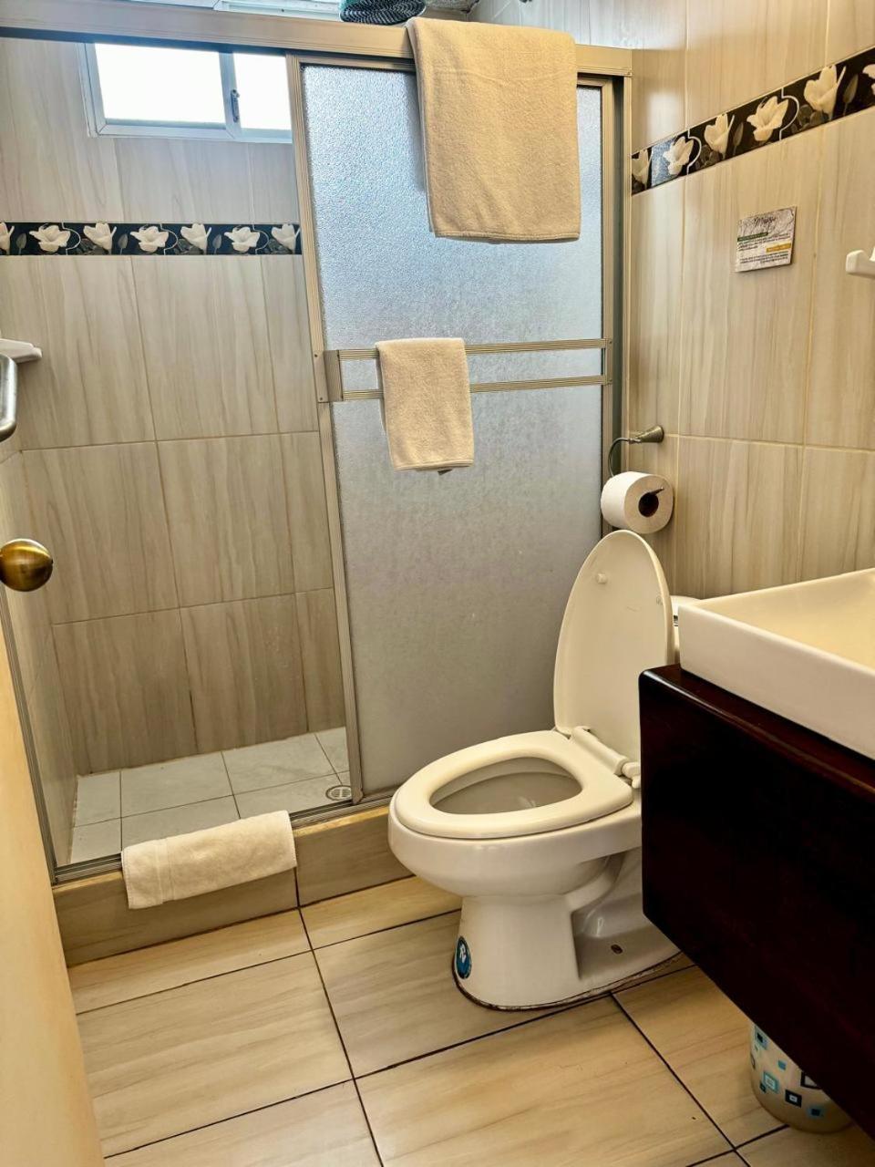 Hostal Muyuyo Puerto Ayora  Eksteriør billede