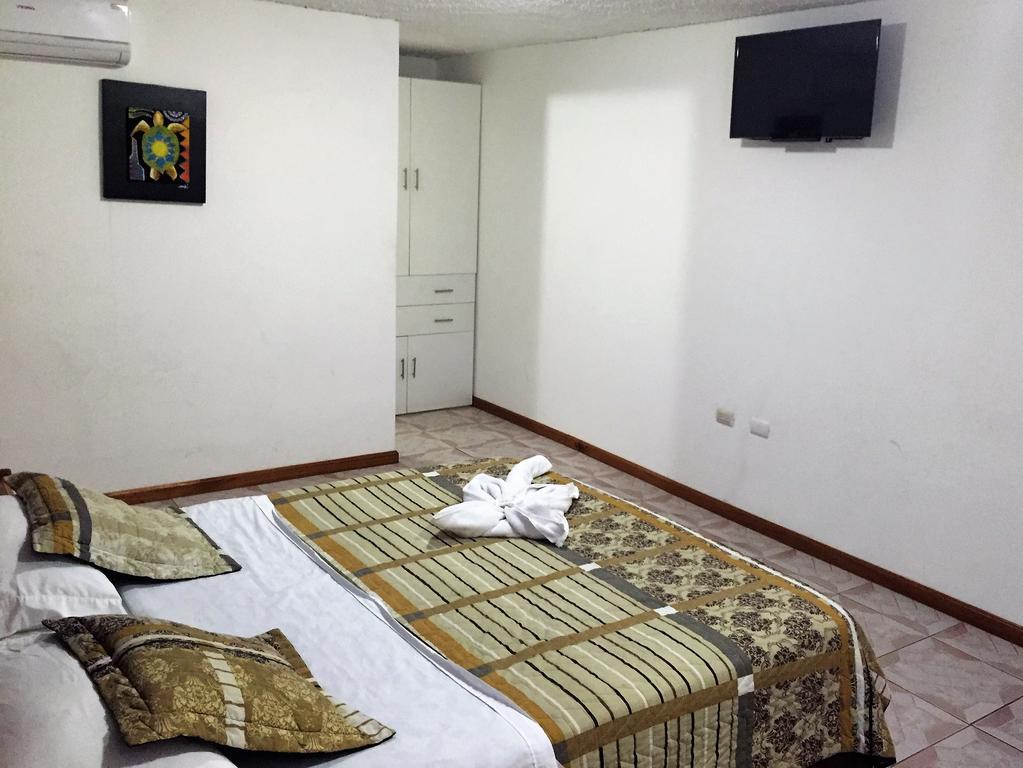 Hostal Muyuyo Puerto Ayora  Eksteriør billede